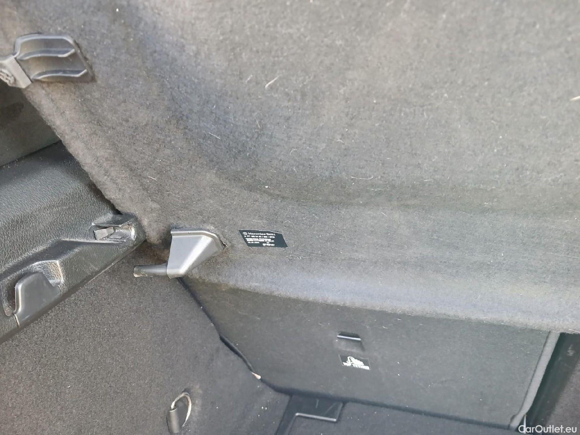  Mercedes  A-Klasse MERCEDES-BENZ Clase A / 2018 / 5P / berlina con portón A 200 #5