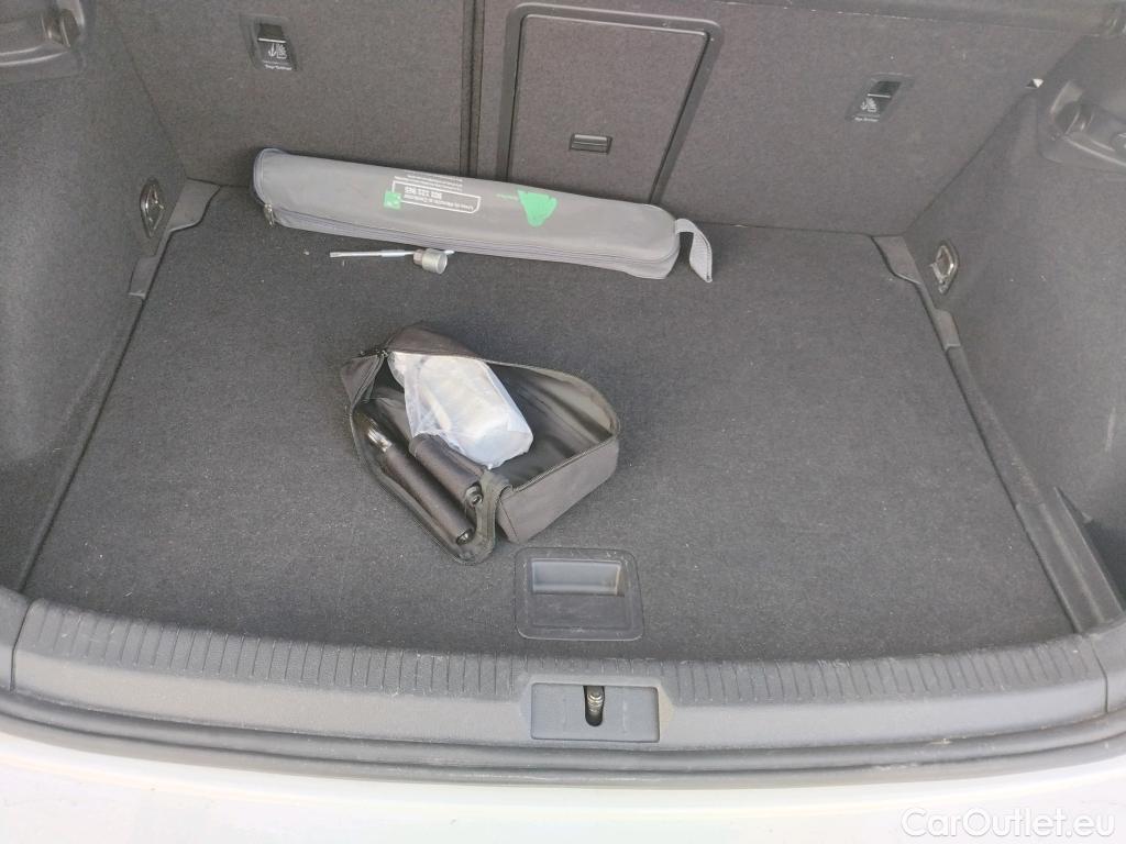  Volkswagen  Golf  VOLKSWAGEN / 2016 / 5P / berlina con portón ePower 110 kW (136CV) (AC) #8