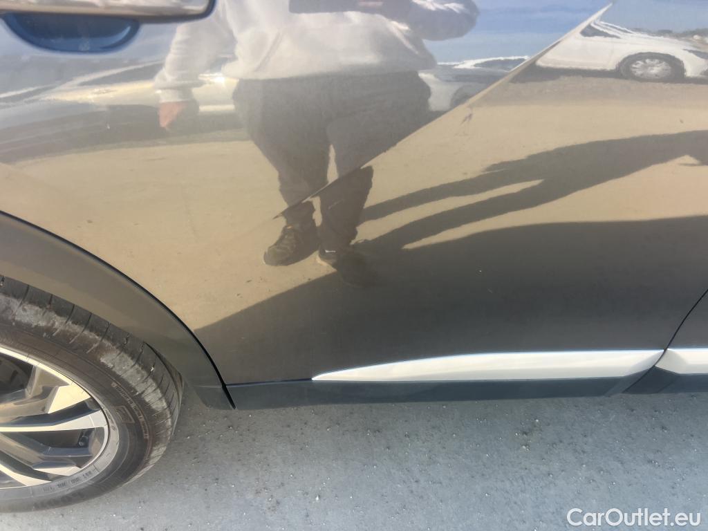  Peugeot  2008 PEUGEOT  / 2019 / 5P / todoterreno Allure Pack BlueHDI 81kW (110CV) (AC) #17