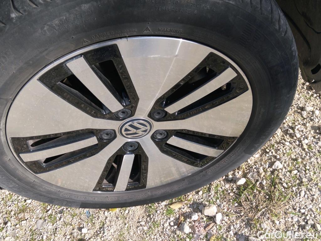  Volkswagen  Golf  VOLKSWAGEN / 2016 / 5P / berlina con portón e-ePower 110 kW (136CV) #4