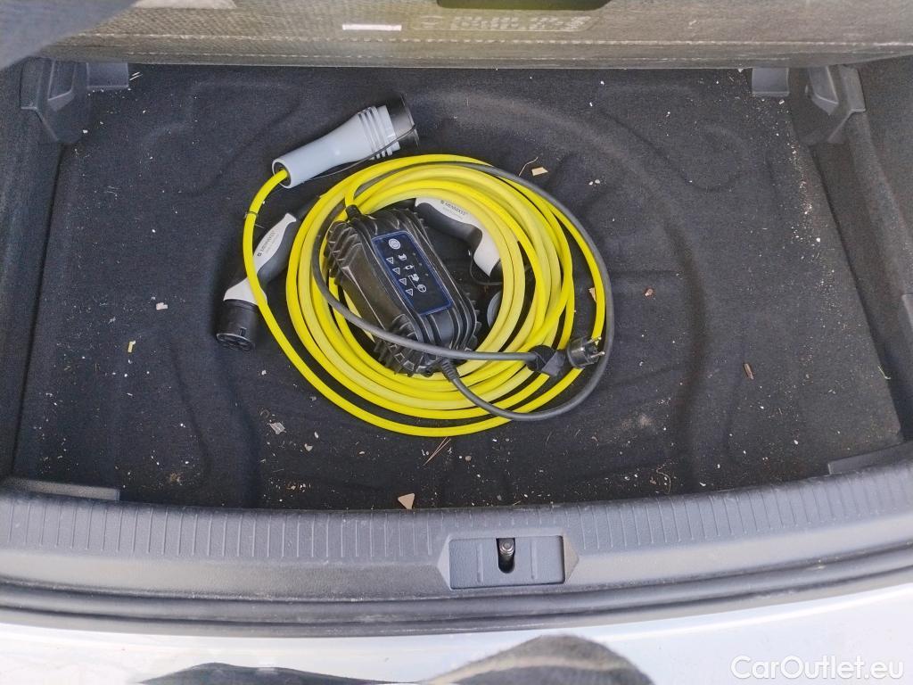  Volkswagen  Golf  VOLKSWAGEN / 2016 / 5P / berlina con portón ePower 110 kW (136CV) (AC) #10