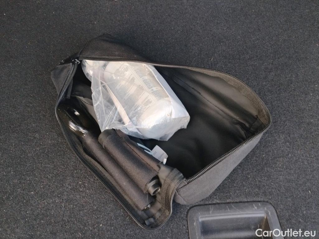  Volkswagen  Golf  VOLKSWAGEN / 2016 / 5P / berlina con portón ePower 110 kW (136CV) (AC) #9