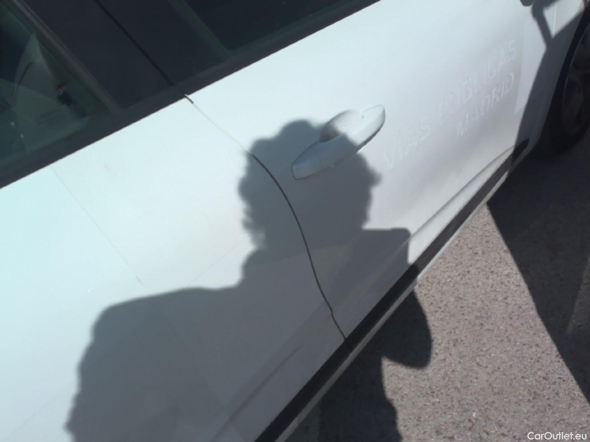  Renault  Clio RENAULT  / 2019 / 5P / berlina con portón Intens TCe 74 kW (100CV) GLP #16