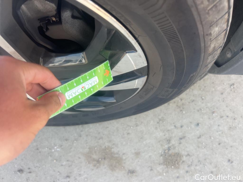  Peugeot  2008 PEUGEOT  / 2019 / 5P / todoterreno Allure Pack BlueHDI 81kW (110CV) (AC) #6