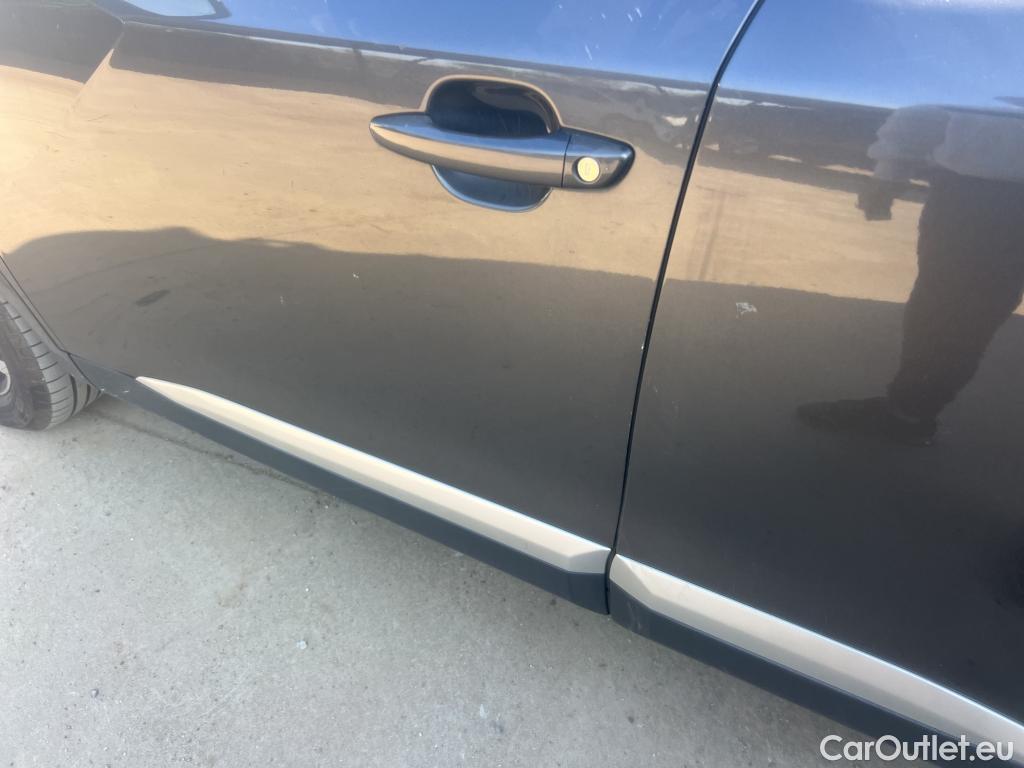  Peugeot  2008 PEUGEOT  / 2019 / 5P / todoterreno Allure Pack BlueHDI 81kW (110CV) (AC) #11