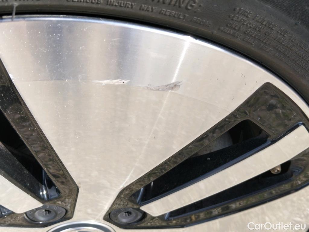  Volkswagen  Golf  VOLKSWAGEN / 2016 / 5P / berlina con portón e-ePower 110 kW (136CV) #3