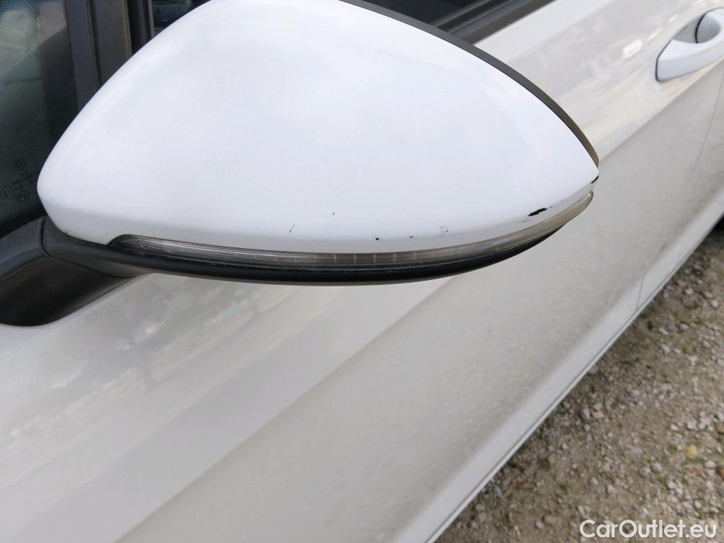  Volkswagen  Golf  VOLKSWAGEN / 2016 / 5P / berlina con portón e-ePower 110 kW (136CV) #9