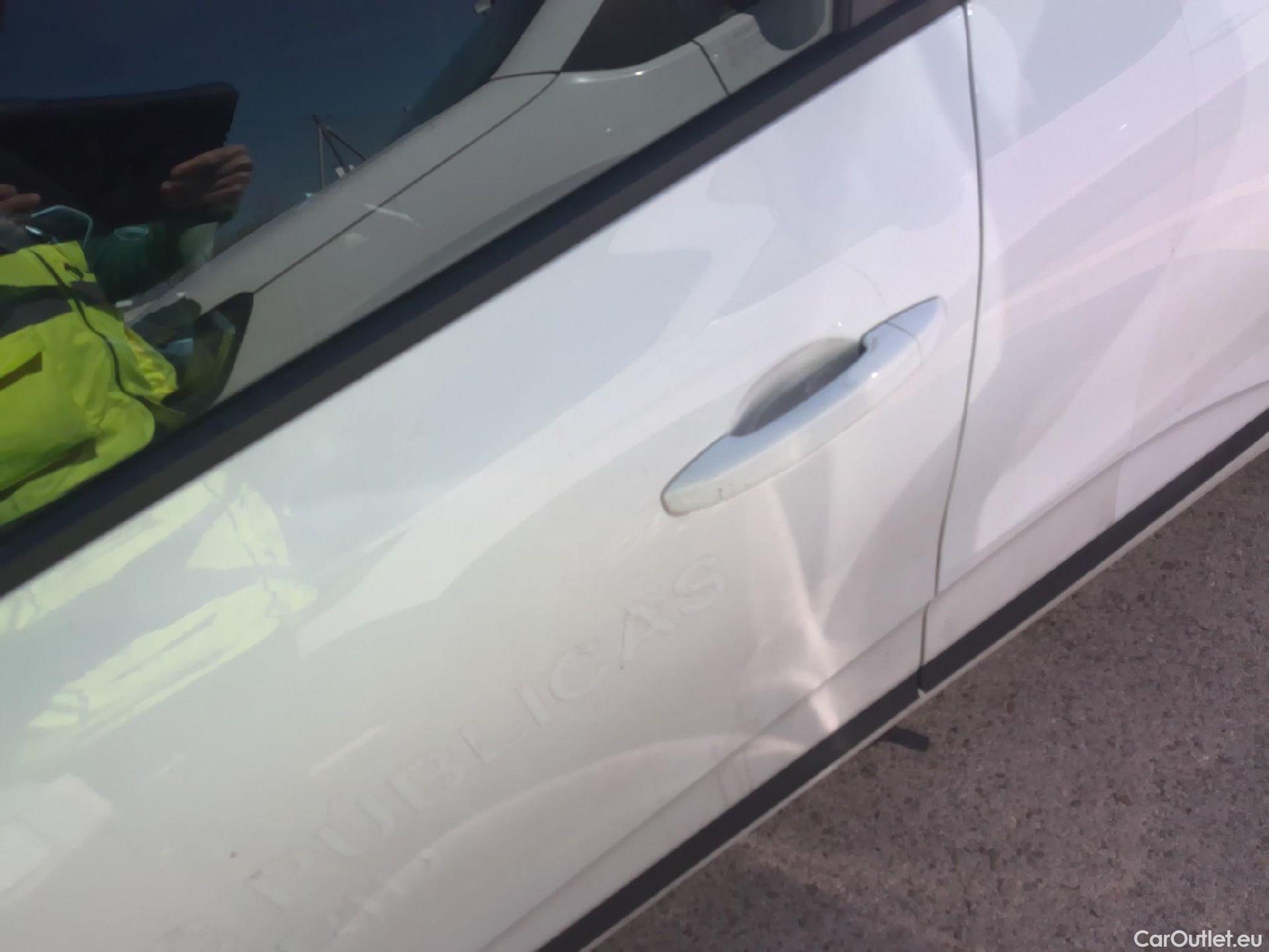  Renault  Clio RENAULT  / 2019 / 5P / berlina con portón Intens TCe 74 kW (100CV) GLP #8