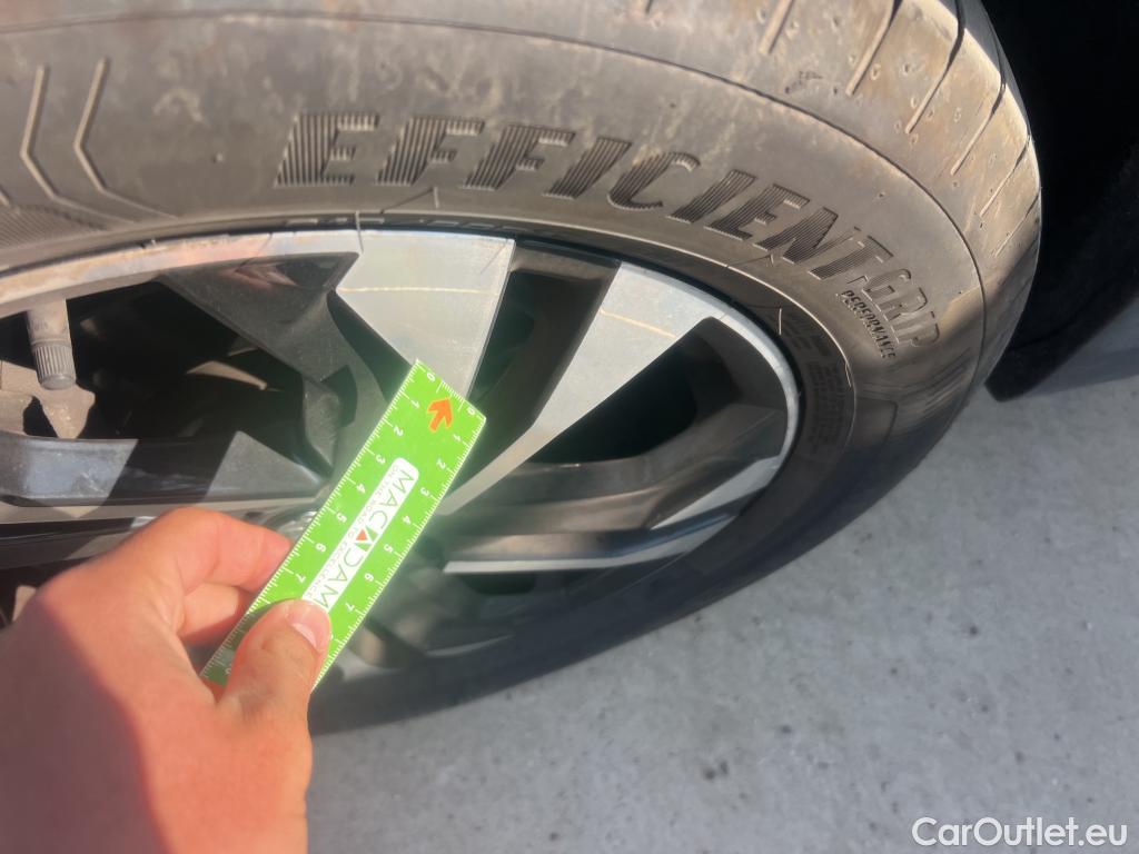  Peugeot  2008 PEUGEOT  / 2019 / 5P / todoterreno Allure Pack BlueHDI 81kW (110CV) (AC) #4