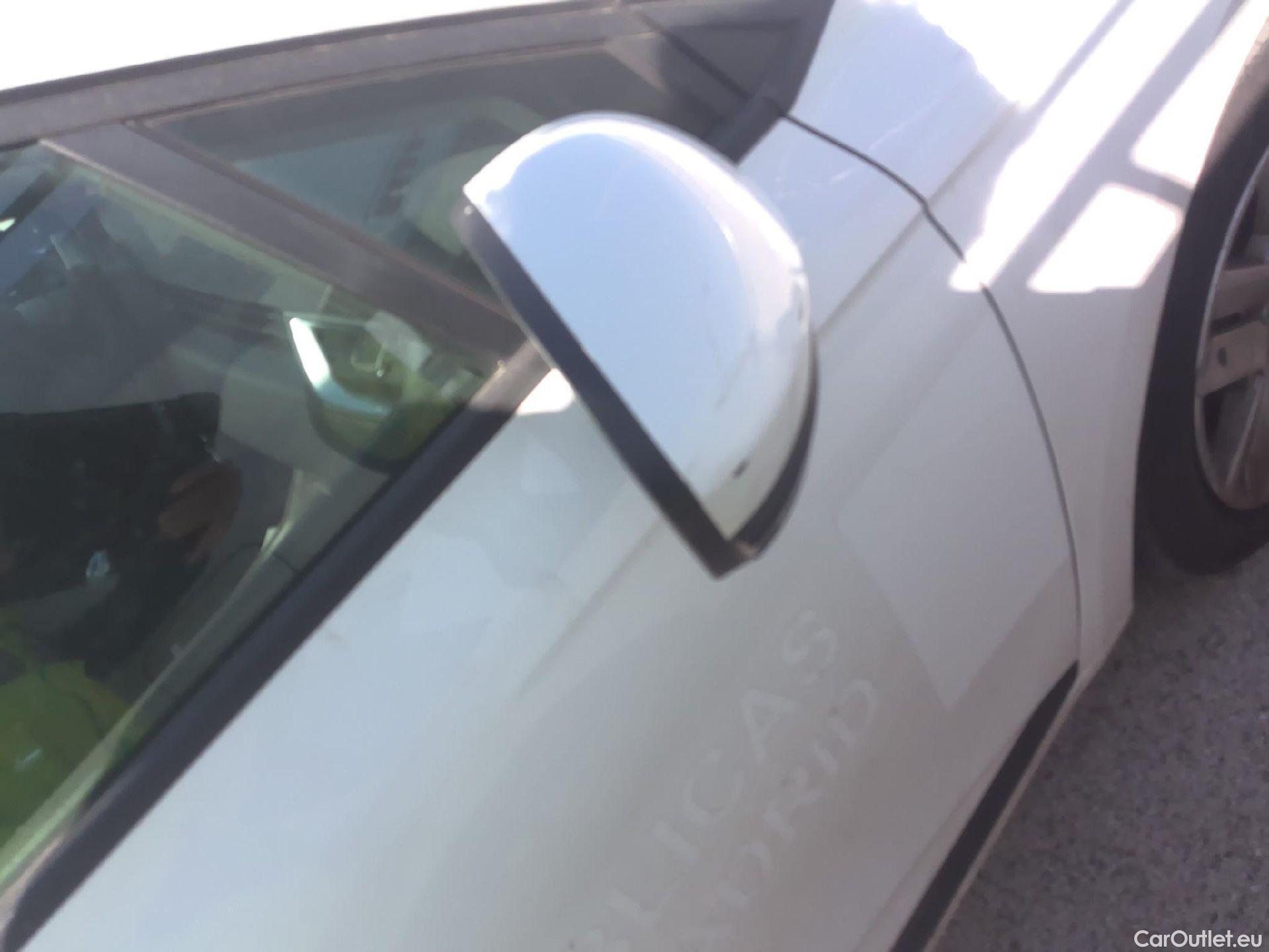  Renault  Clio RENAULT  / 2019 / 5P / berlina con portón Intens TCe 74 kW (100CV) GLP #18