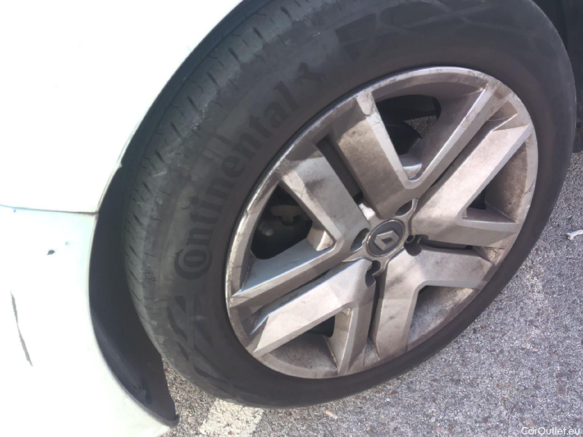  Renault  Clio RENAULT  / 2019 / 5P / berlina con portón Intens TCe 74 kW (100CV) GLP #5