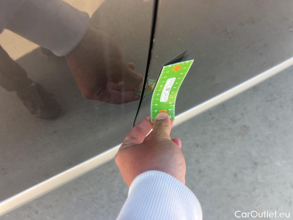  Peugeot  2008 PEUGEOT  / 2019 / 5P / todoterreno Allure Pack BlueHDI 81kW (110CV) (AC) #14