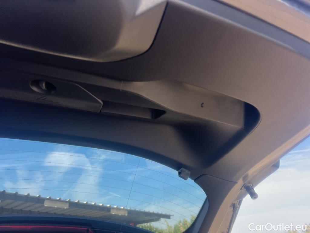  Peugeot  2008 PEUGEOT  / 2019 / 5P / todoterreno Allure Pack BlueHDI 81kW (110CV) (AC) #15