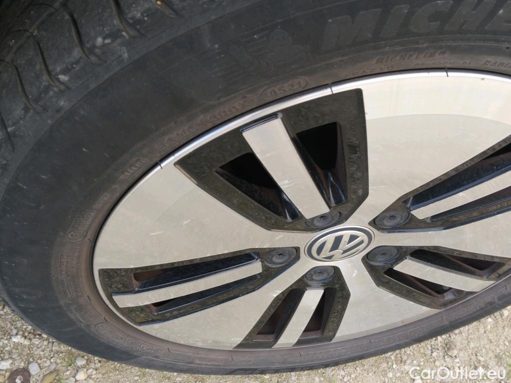  Volkswagen  Golf  VOLKSWAGEN / 2016 / 5P / berlina con portón e-ePower 110 kW (136CV) #2