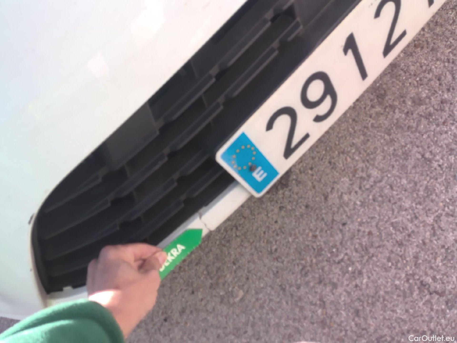  Renault  Clio RENAULT  / 2019 / 5P / berlina con portón Intens TCe 74 kW (100CV) GLP #1