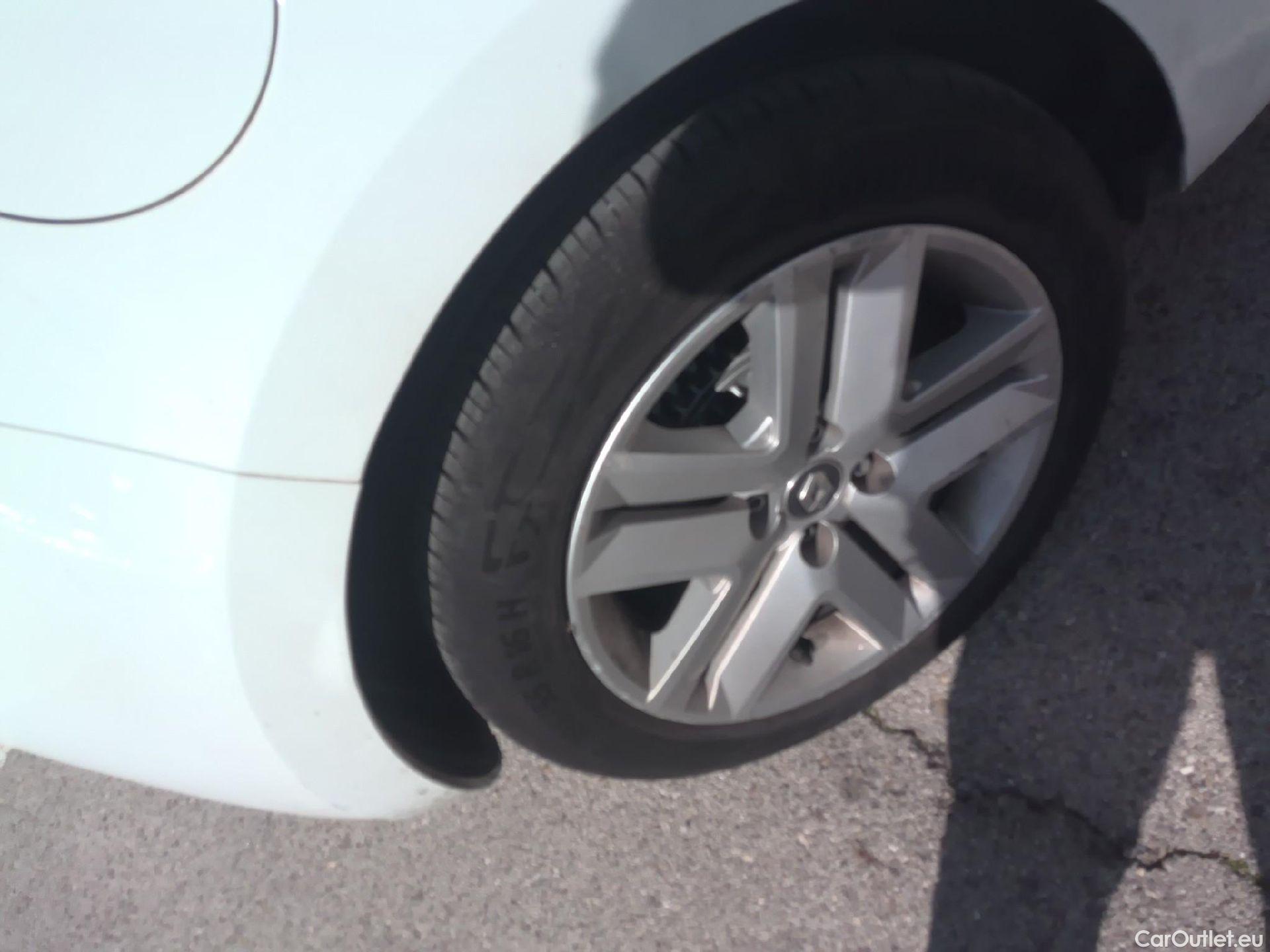  Renault  Clio RENAULT  / 2019 / 5P / berlina con portón Intens TCe 74 kW (100CV) GLP #14