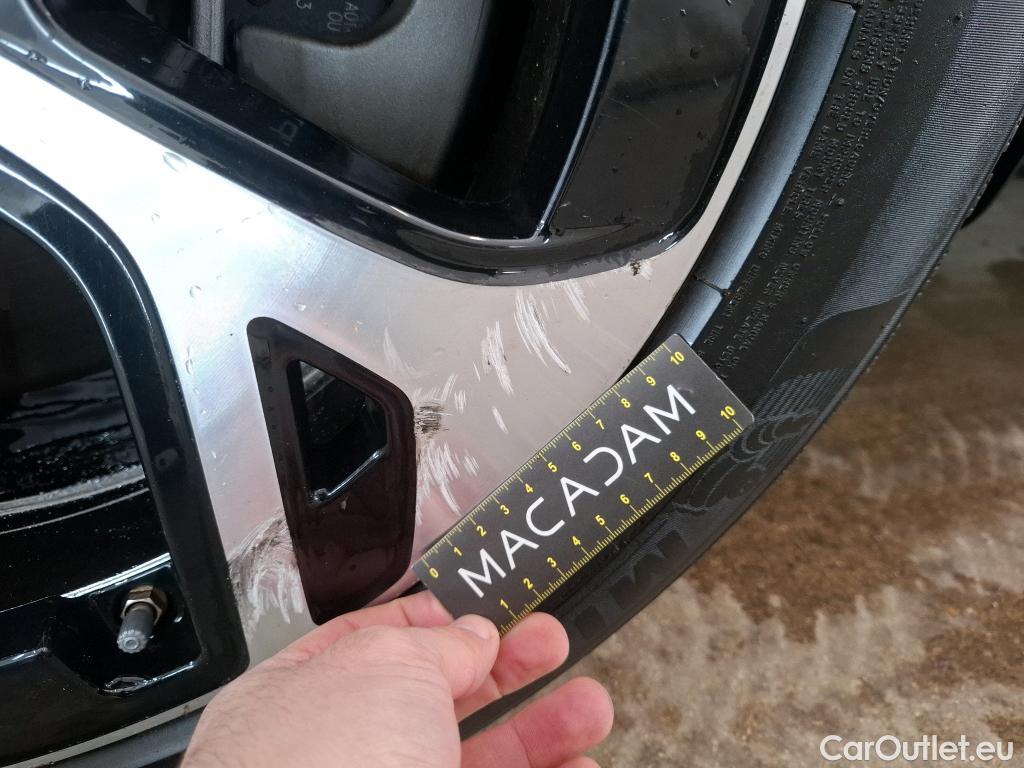  Mercedes  GLC MERCEDES-BENZ  / 2022 / 5P / SUV  300 e Business Line 4MATIC #47