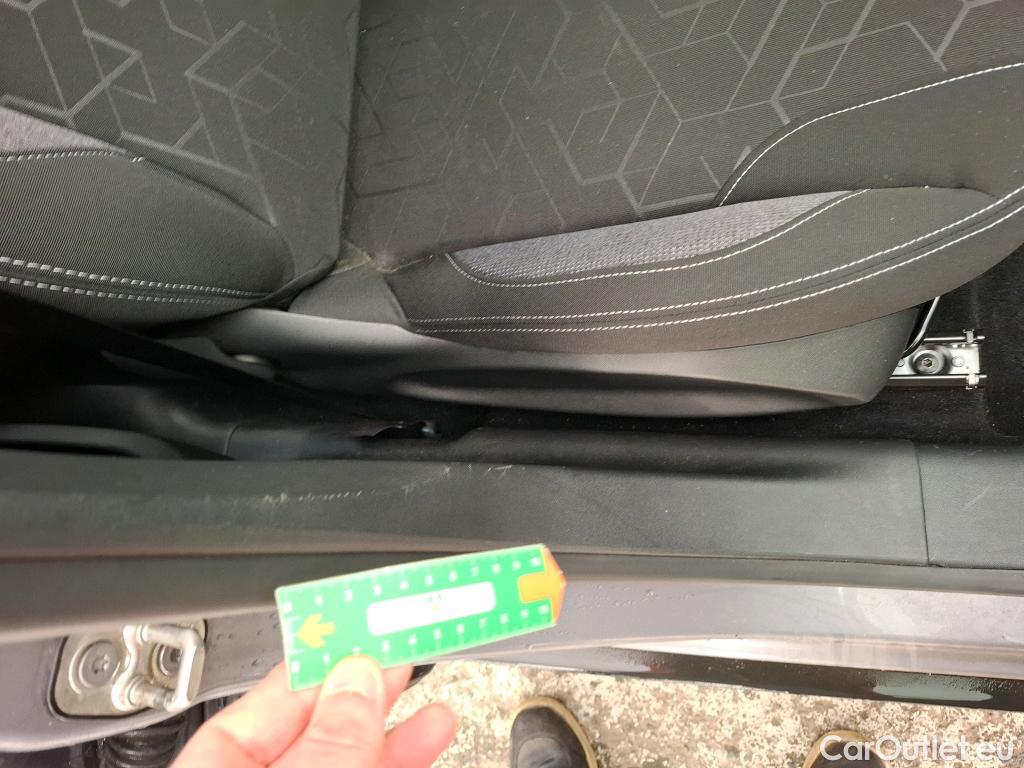  Peugeot  2008 PEUGEOT  5p Crossover Puretech 82 6c ACTIVE BUSINESS #13