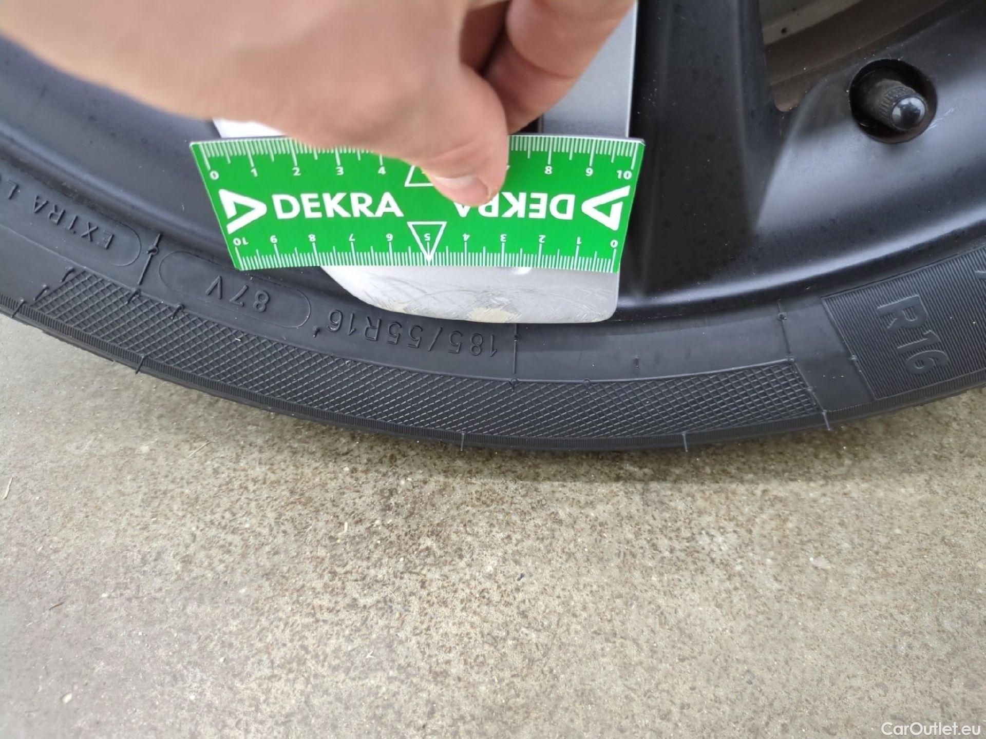  Land Rover  Discovery Jazz / 2020 / 5P / Berline 1.5 i-MMD Exclusive AT  #12