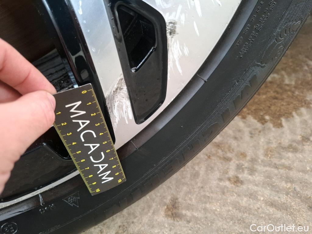  Mercedes  GLC MERCEDES-BENZ  / 2022 / 5P / SUV  300 e Business Line 4MATIC #46