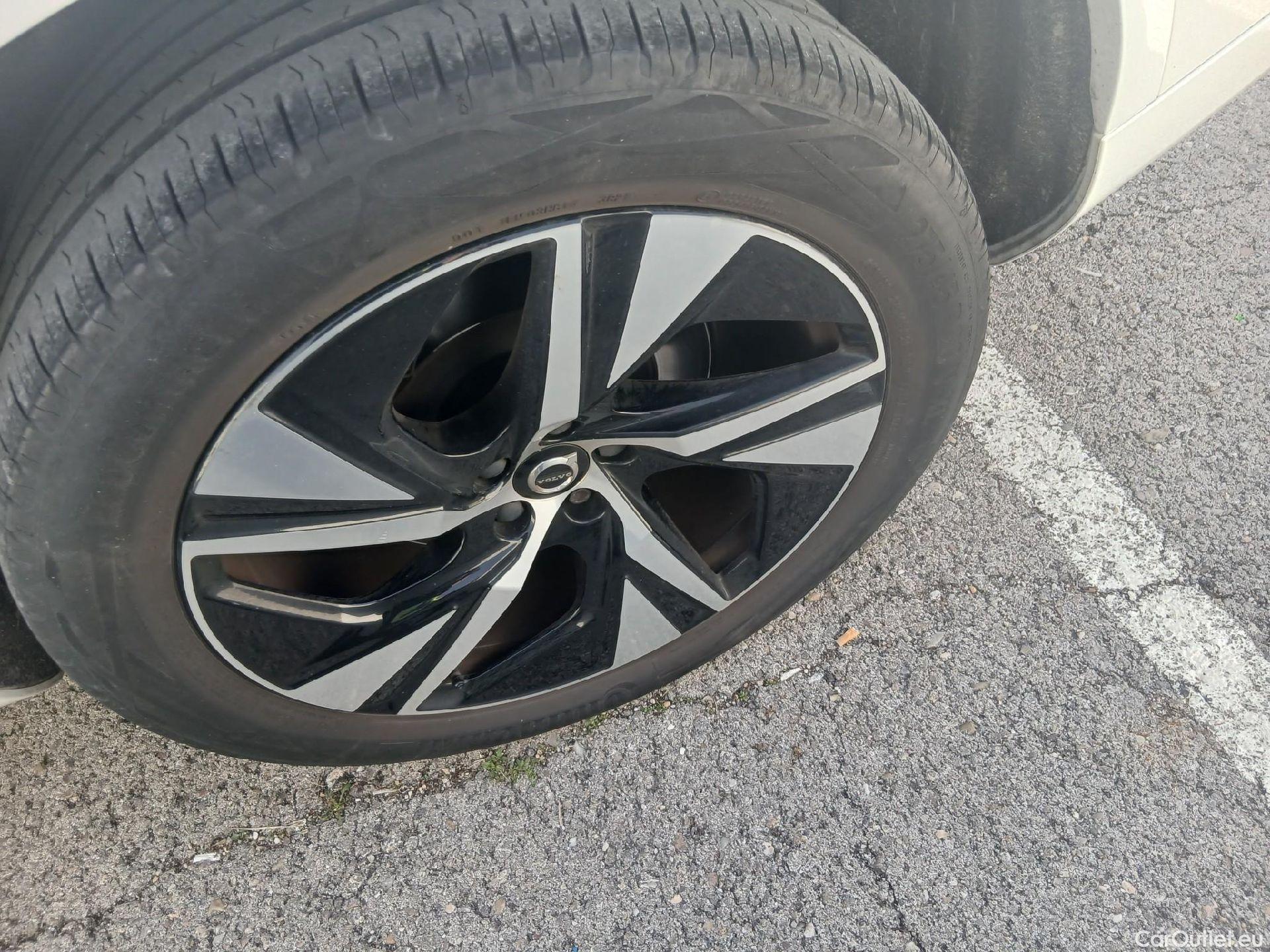  Volvo  XC90 VOLVO  / 2019 / 5P / todoterreno 2.0 B5 D AWD R-Design Auto #2