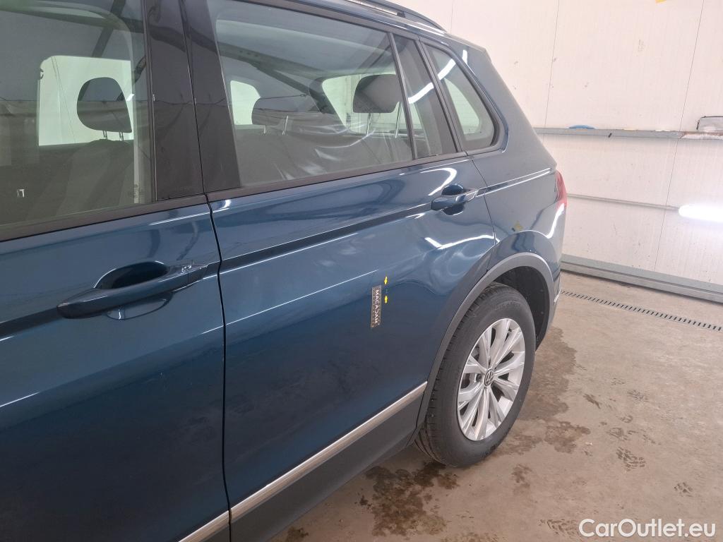  Volkswagen  Tiguan VOLKSWAGEN  / 2020 / 5P / SUV 1.5 TSI 130 BMV6 #21