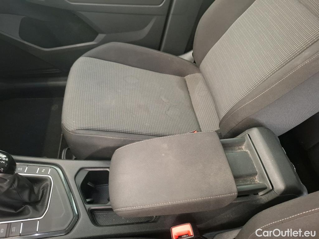  Volkswagen  Tiguan VOLKSWAGEN  / 2020 / 5P / SUV 1.5 TSI 130 BMV6 #26