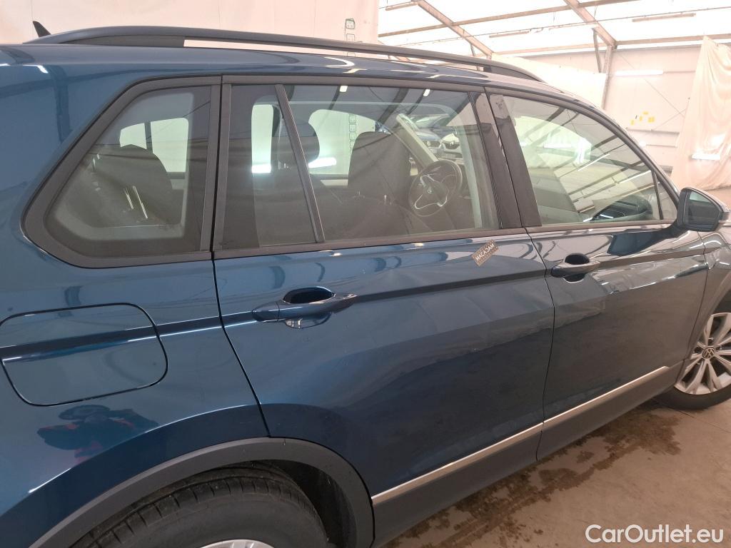  Volkswagen  Tiguan VOLKSWAGEN  / 2020 / 5P / SUV 1.5 TSI 130 BMV6 #18