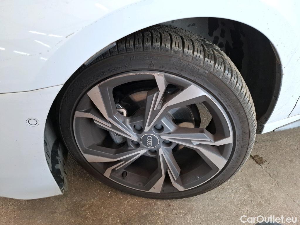  Audi  A3 AUDI  Berline / 2024 / 4P / Berline 30 TFSI 116 MHEV S Tronic S Line #1