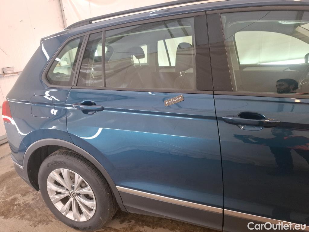  Volkswagen  Tiguan VOLKSWAGEN  / 2020 / 5P / SUV 1.5 TSI 130 BMV6 #17