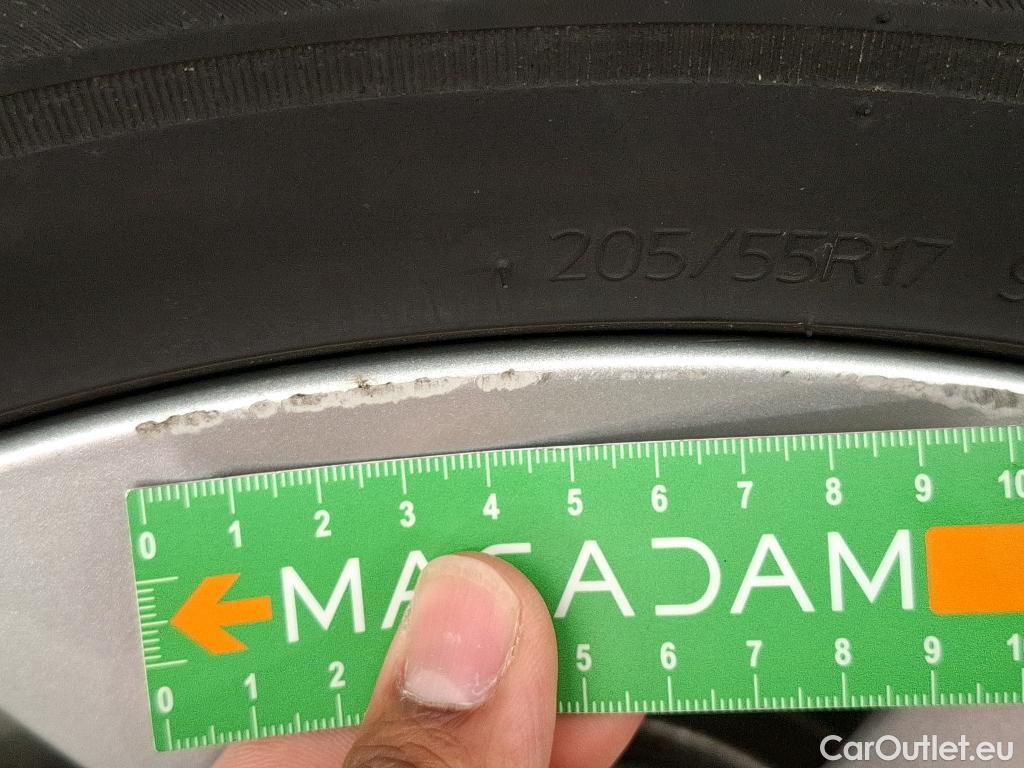  Bmw  Serie 2 BMW  Active Tourer / 2018 / 5P / monospace 225xe Business Design Auto #37