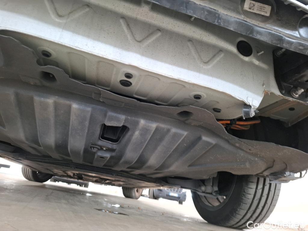  Mercedes  CLA-Klasse MERCEDES-BENZ CLA Coupe / 2019 / 4P / Coupé CLA 250 e AMG Line #91