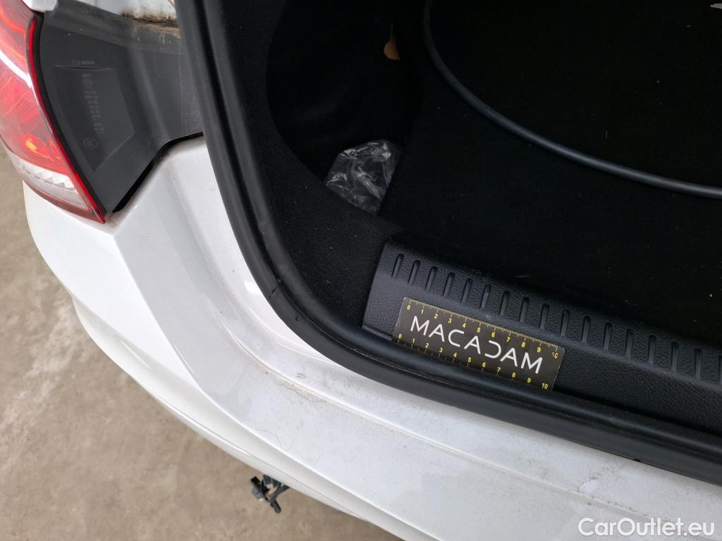  Mercedes  CLA-Klasse MERCEDES-BENZ CLA Coupe / 2019 / 4P / Coupé CLA 250 e AMG Line #75