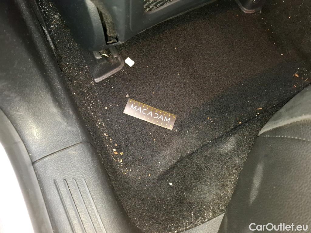  Mercedes  CLA-Klasse MERCEDES-BENZ CLA Coupe / 2019 / 4P / Coupé CLA 250 e AMG Line #77