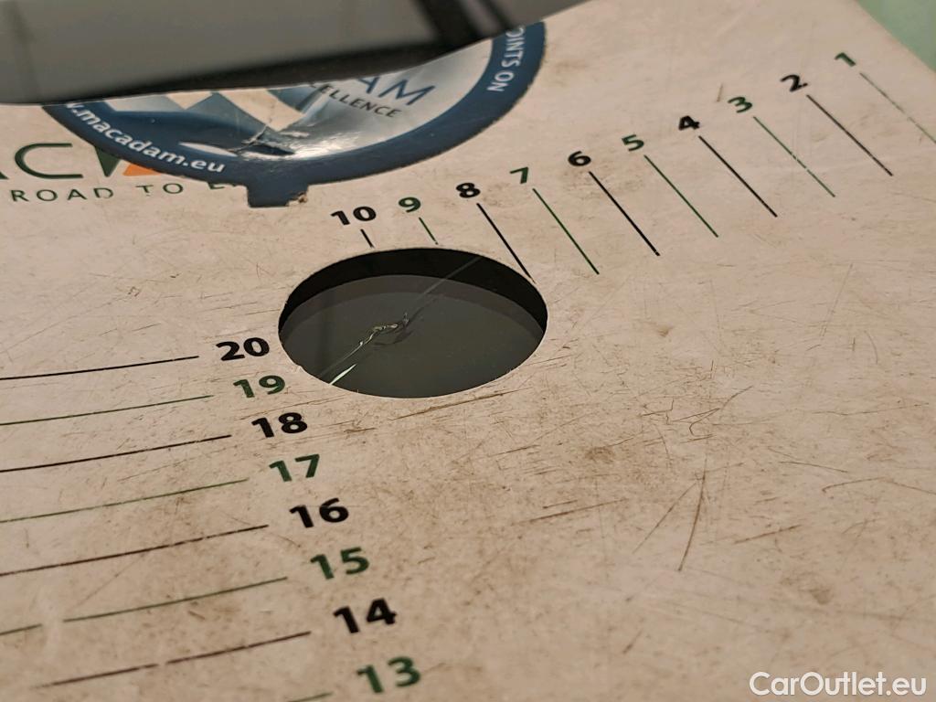  Renault  Captur RENAULT  / 2019 / 5P / SUV Intens E-TECH Plug-in 160 #2