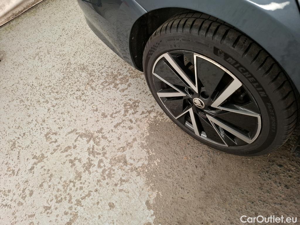  Skoda  Octavia SKODA  Combi / 2020 / 5P / Break 1.4 TSI PHEV iV 204 DSG6e Business #1