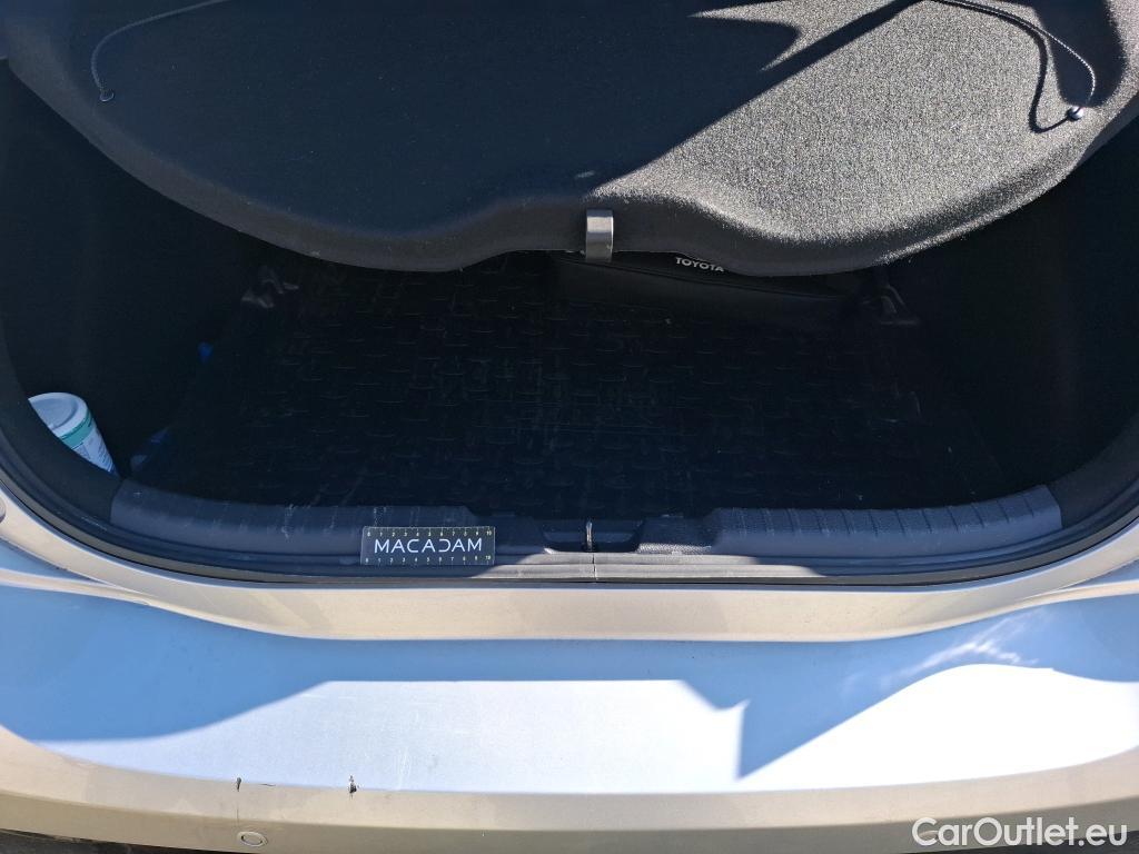  Toyota  Corolla TOYOTA  / 2018 / 5P / Berline Hybride 122h Dynamic Business Supp Lomb #16