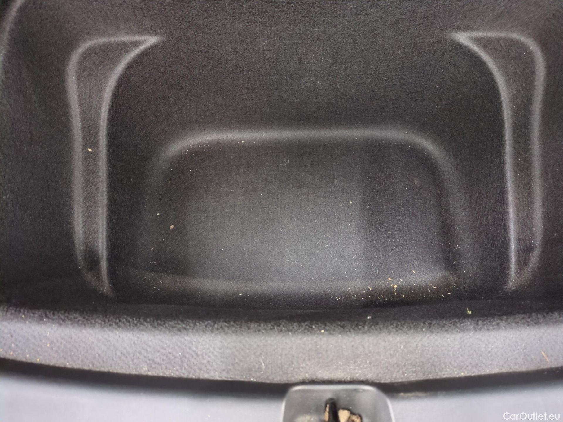  Tesla  Model Y TESLA  / 2020 / 5P / SUV Grande Autonomie Dual-Motor AWD #3