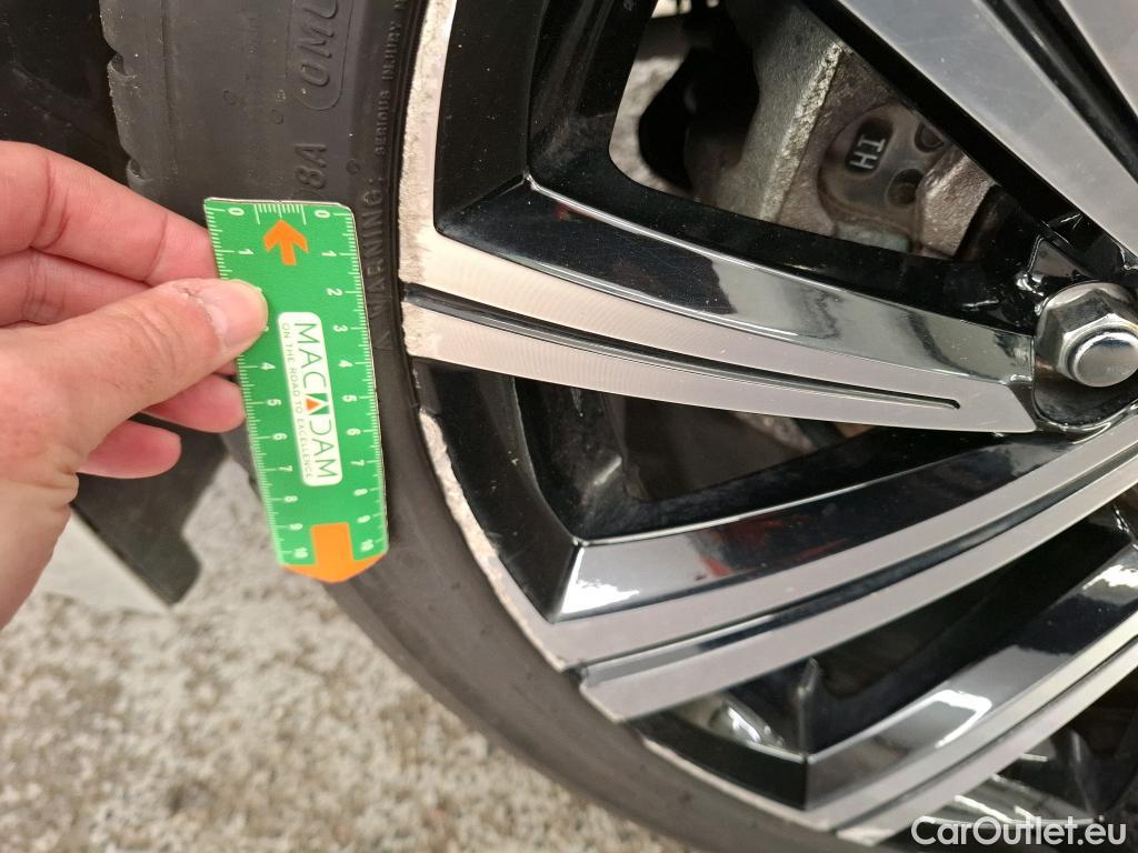  Toyota  Corolla TOYOTA  Touring Sports 2018 5P Break Hybride 184h Design #52