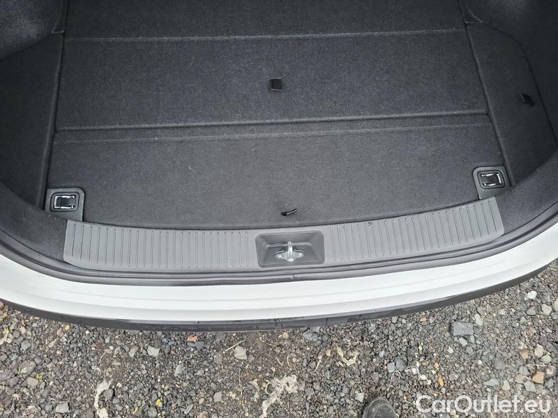  Hyundai  i30  (PD)(01.2017 ->)  Kom. 1.5T MHEV Premium AT #15