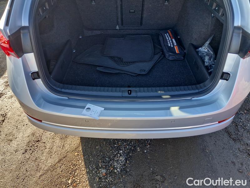  Skoda  Octavia  Combi (NX3)(2020) Oct.Combi 1.5TSI 110 Style Aut #10