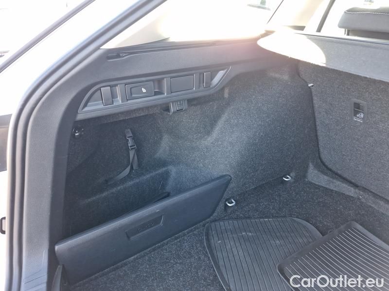  Skoda  Octavia  Combi (NX3)(2020) Oct.Combi 1.5TSI 110 Style Aut #9