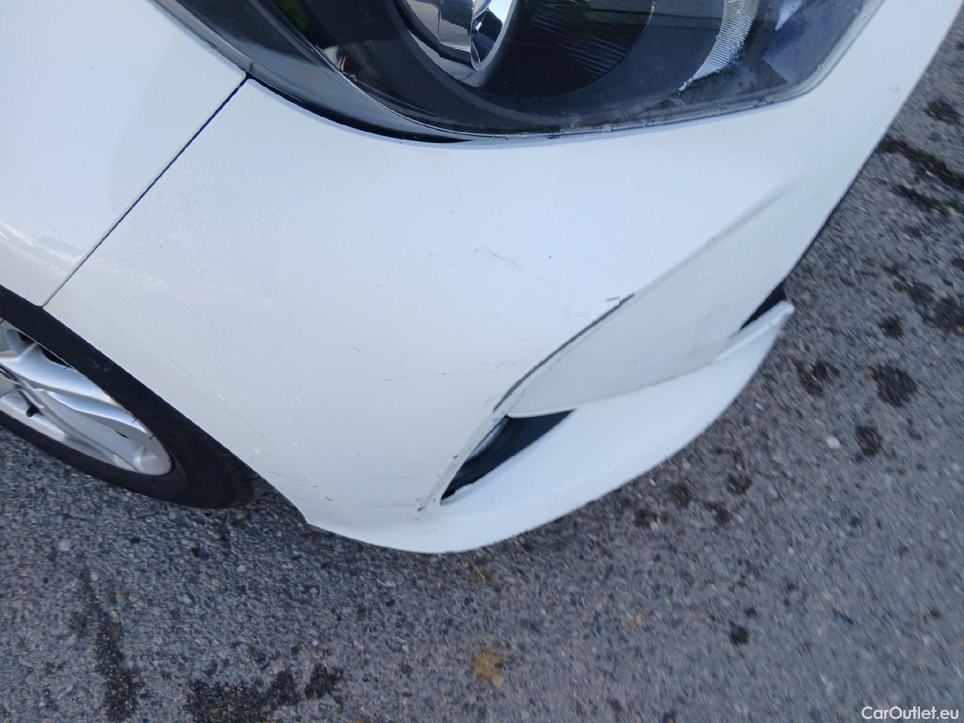  Toyota  Yaris TOYOTA  / 2020 / 5P / berlina con portón 1.5 120H Business Plus #2