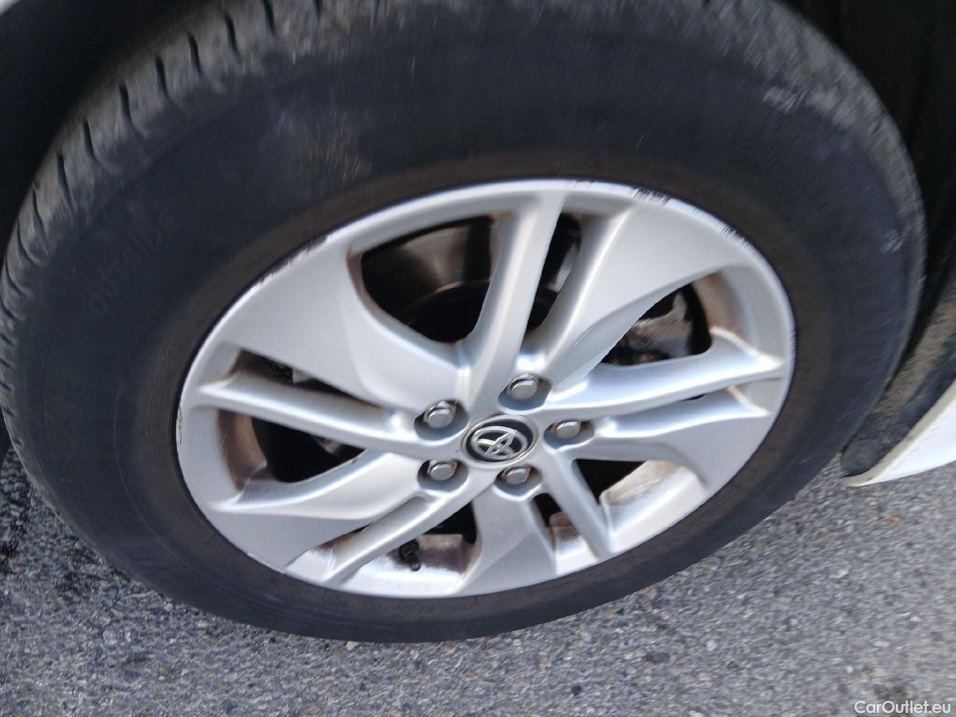  Toyota  Yaris TOYOTA  / 2020 / 5P / berlina con portón 1.5 120H Business Plus #25