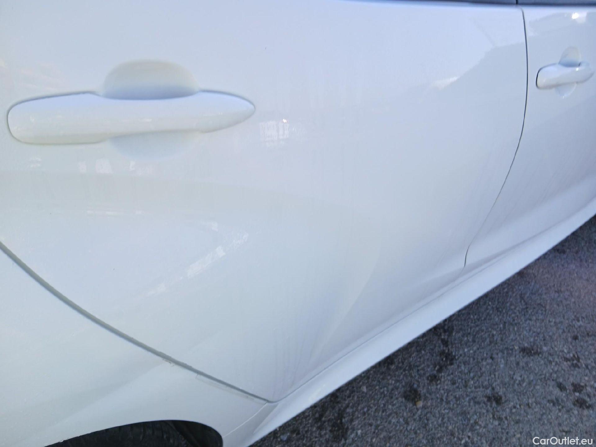  Toyota  Yaris TOYOTA  / 2020 / 5P / berlina con portón 1.5 120H Business Plus #20