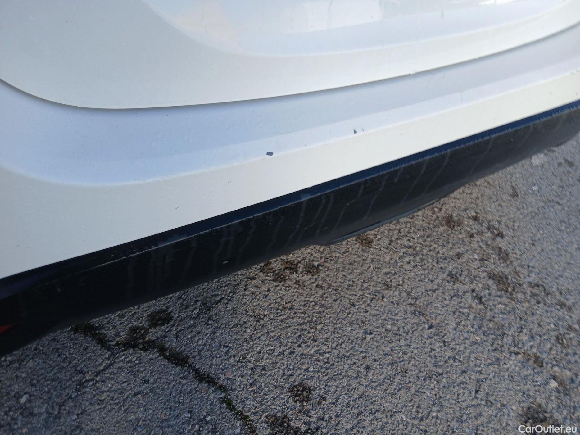  Toyota  Yaris TOYOTA  / 2020 / 5P / berlina con portón 1.5 120H Business Plus #15