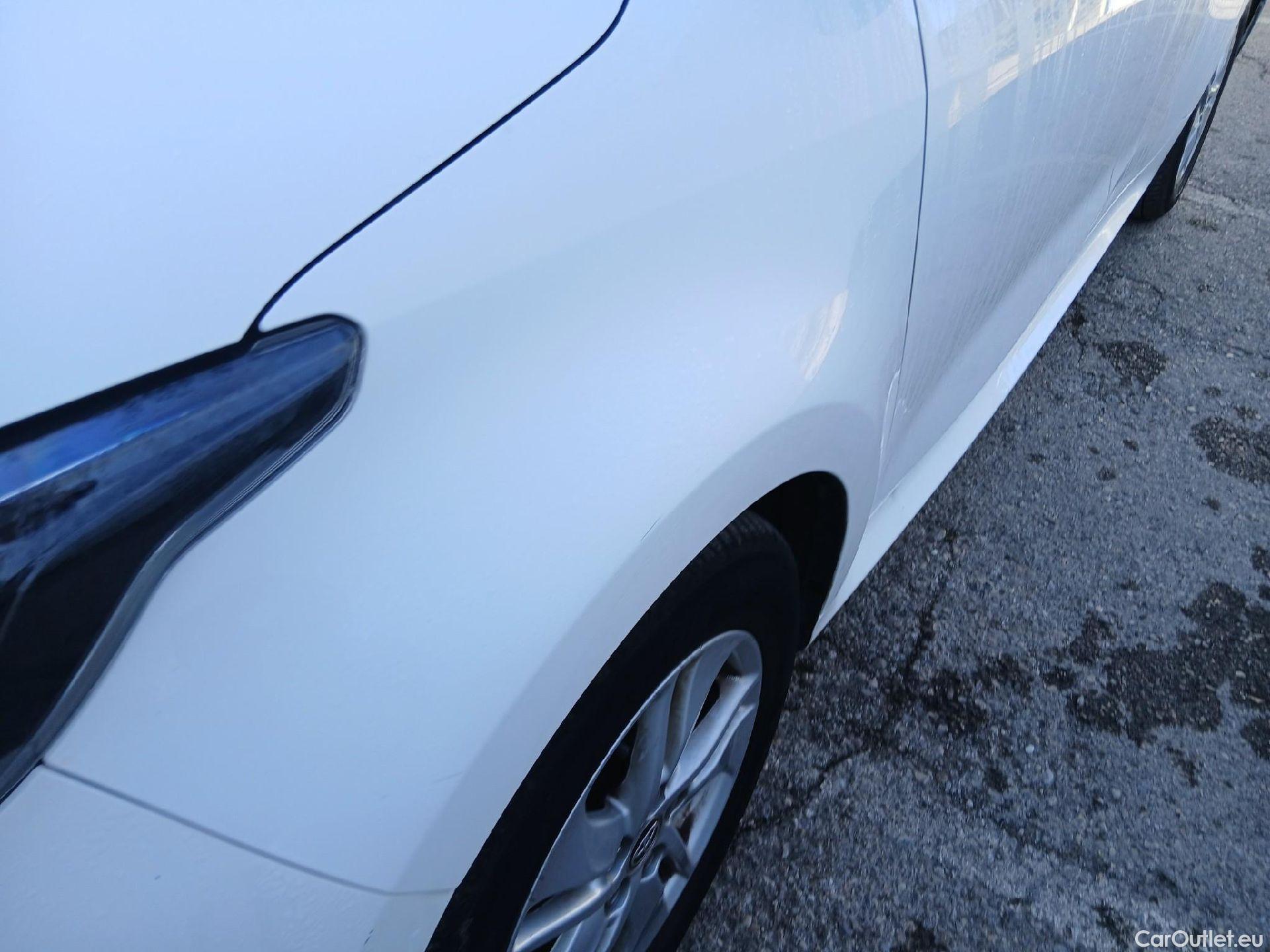  Toyota  Yaris TOYOTA  / 2020 / 5P / berlina con portón 1.5 120H Business Plus #6