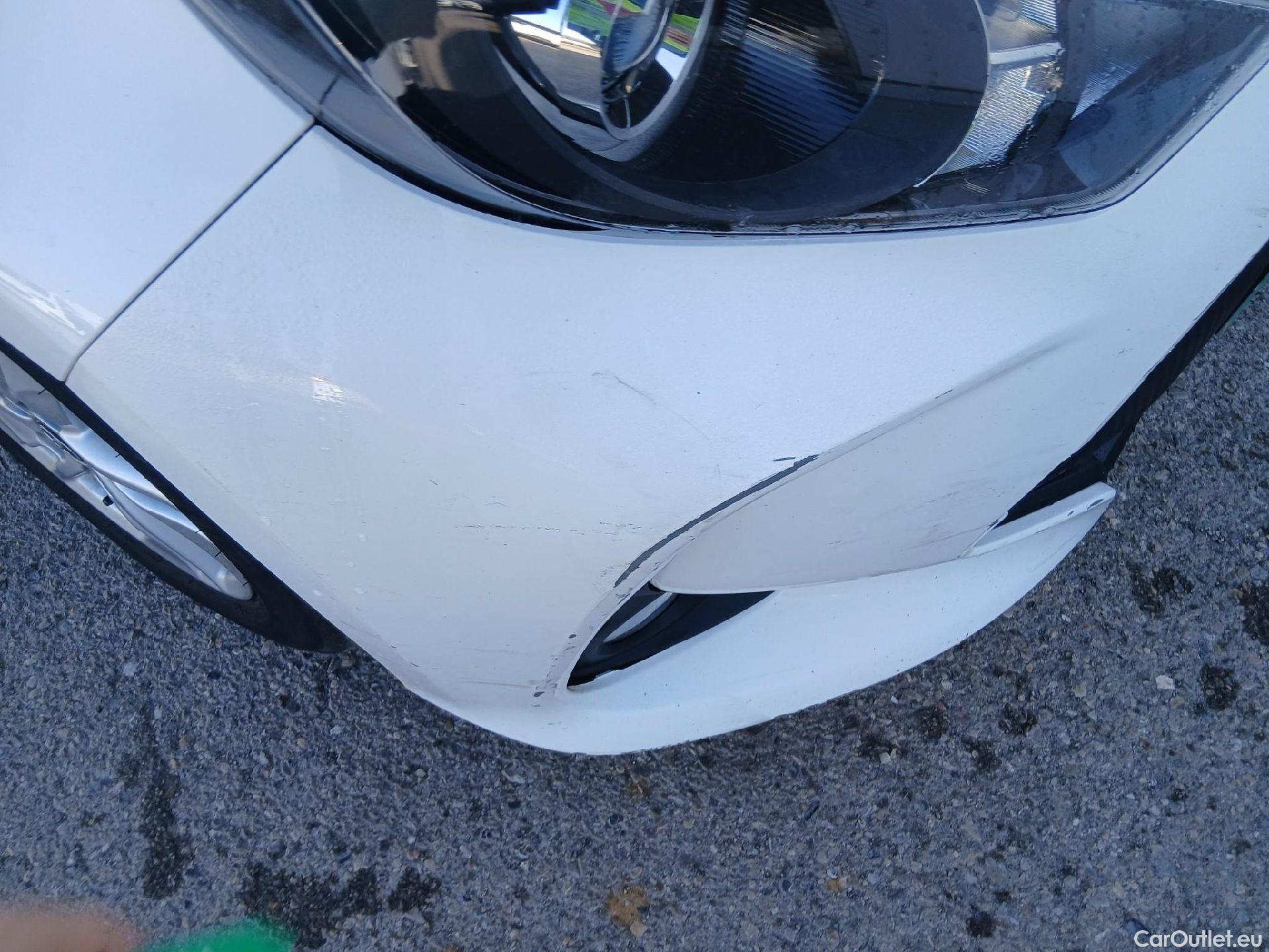  Toyota  Yaris TOYOTA  / 2020 / 5P / berlina con portón 1.5 120H Business Plus #1