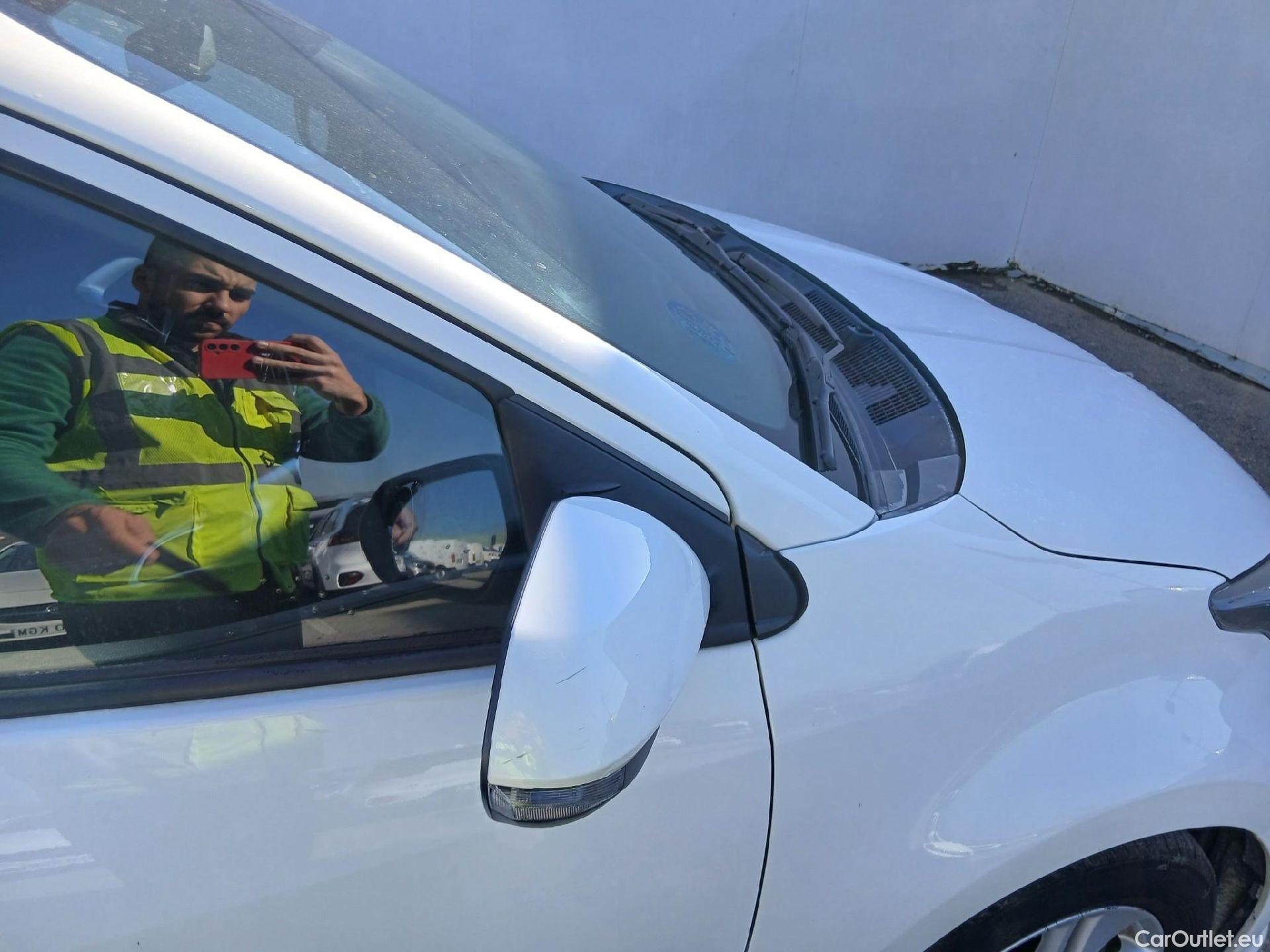  Toyota  Yaris TOYOTA  / 2020 / 5P / berlina con portón 1.5 120H Business Plus #23