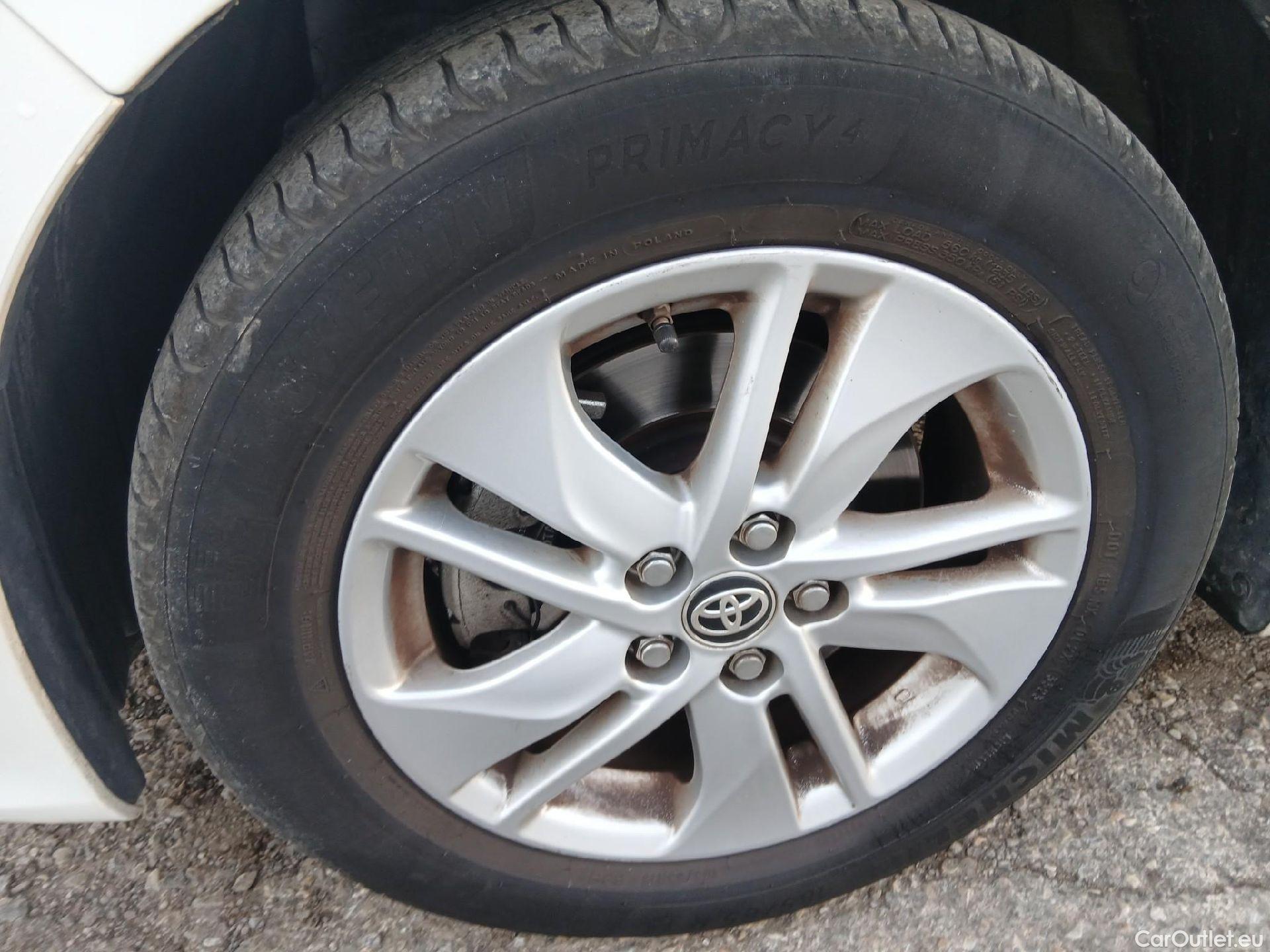  Toyota  Yaris TOYOTA  / 2020 / 5P / berlina con portón 1.5 120H Business Plus #8